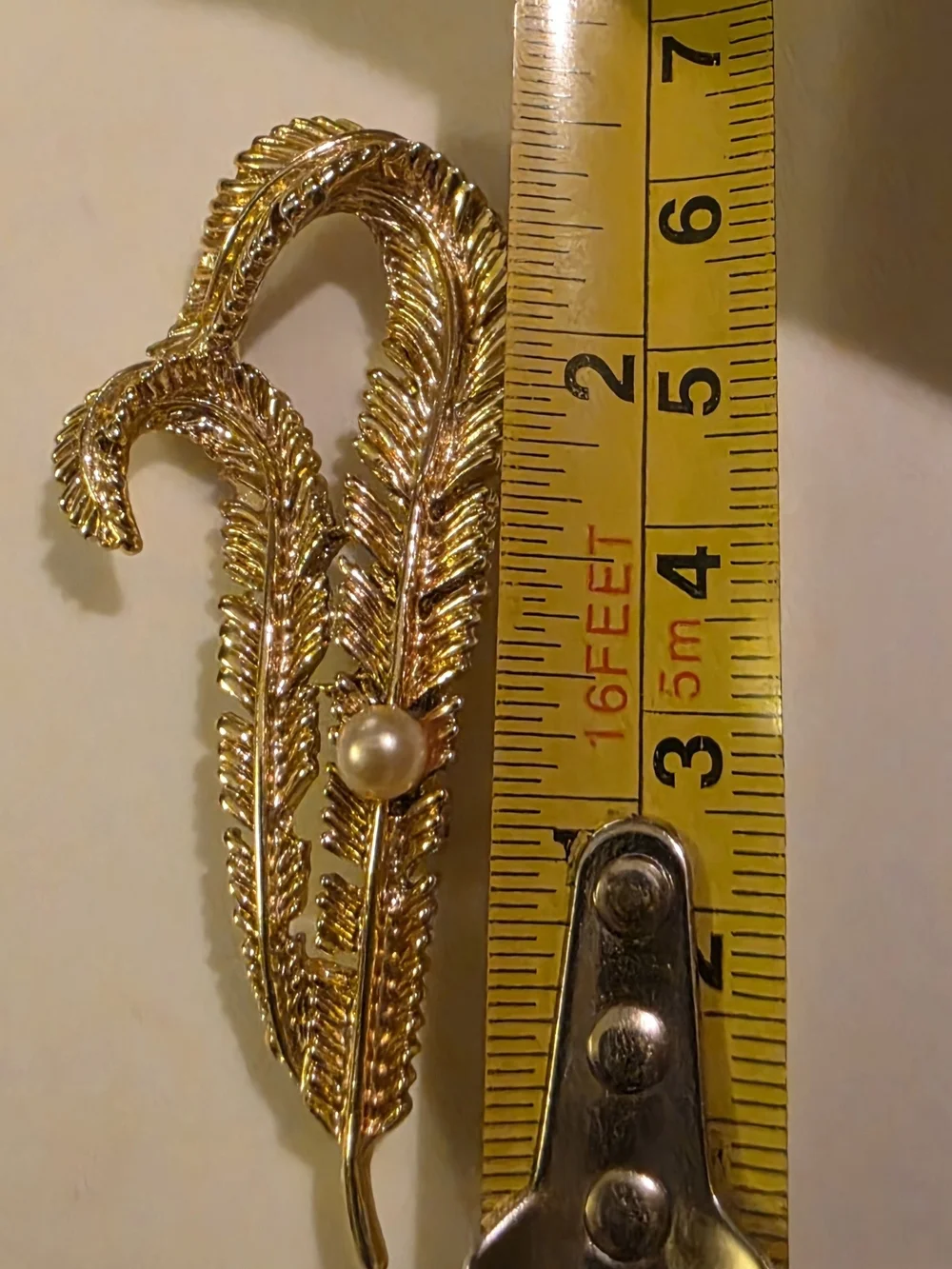 Lot of 4 Vintage Brooches Features Beautiful Gold Tone Designs